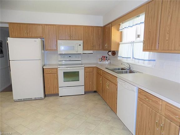 5th image of 441 Loyola Dr