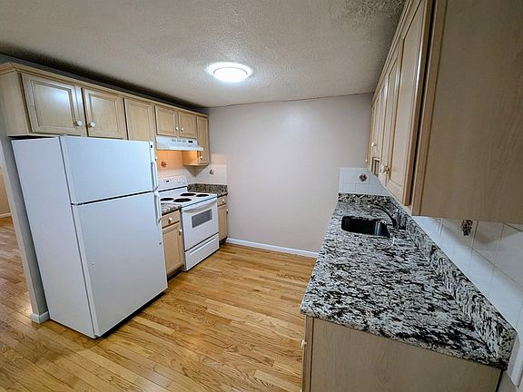 3rd image of 89 Pleasant St APT C1