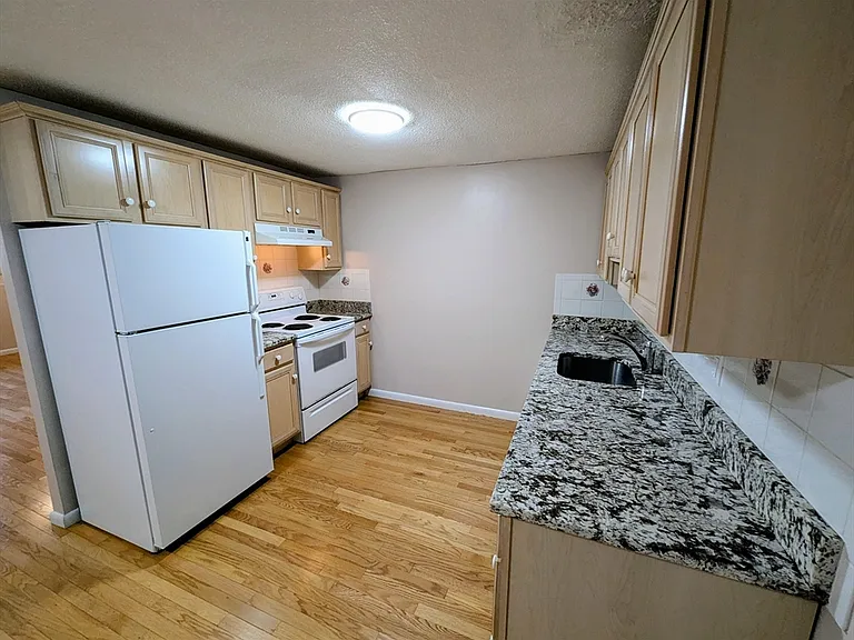 89 Pleasant St #C1 — Photo 3