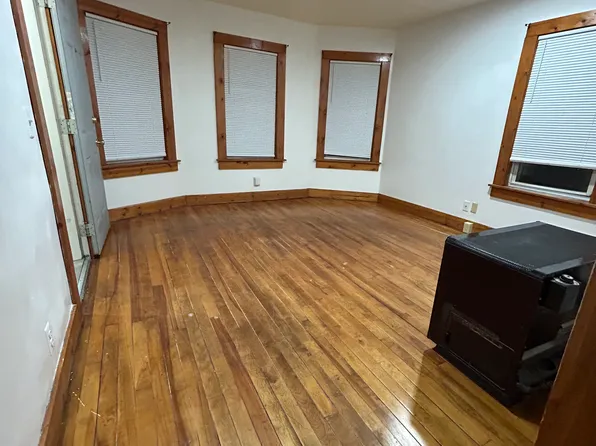 1 Poplar St APT 1, Worcester, MA 01606