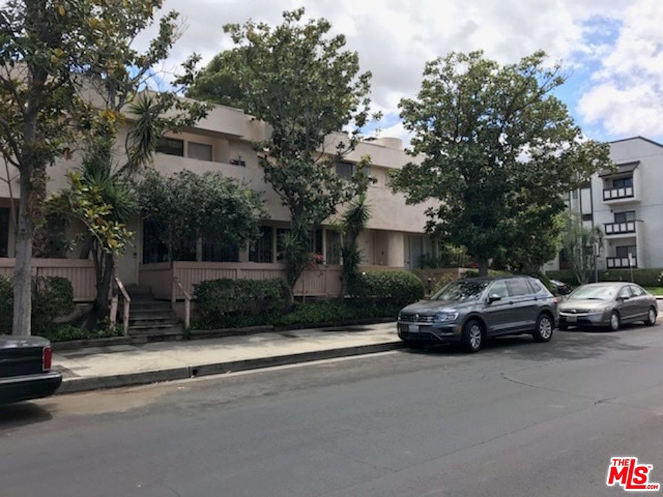 1st image of 17840 Magnolia Blvd #21
