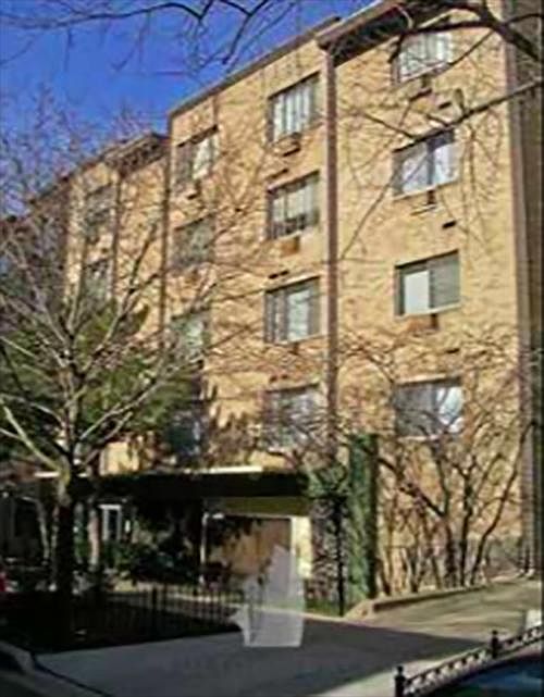 1st image of 430 W Oakdale Ave #208