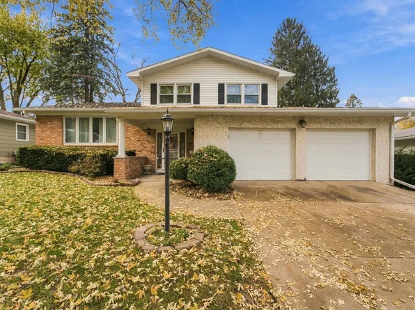 3330 Mount Vernon Dr, Waterloo, IA 50701