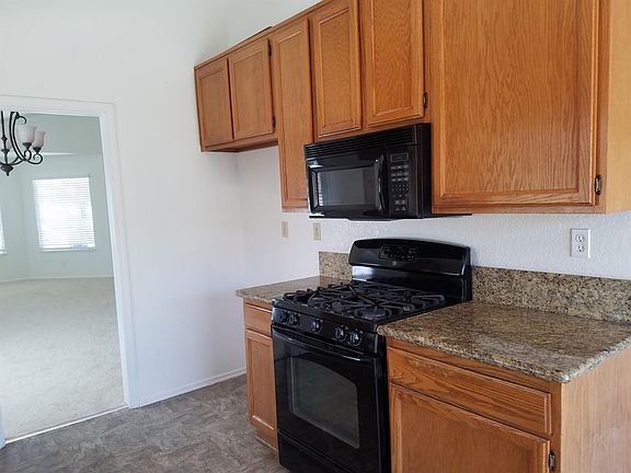 3rd image of 252 Arlington Cir