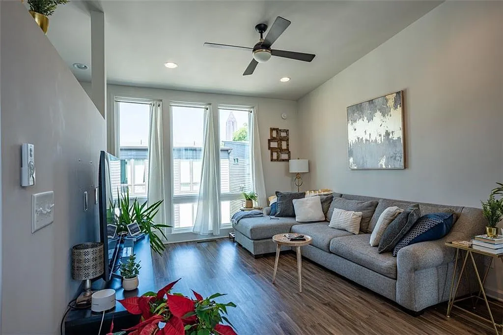 2 bed, 2.0 bath, 1343 sqft, $3,200 — Photo 3