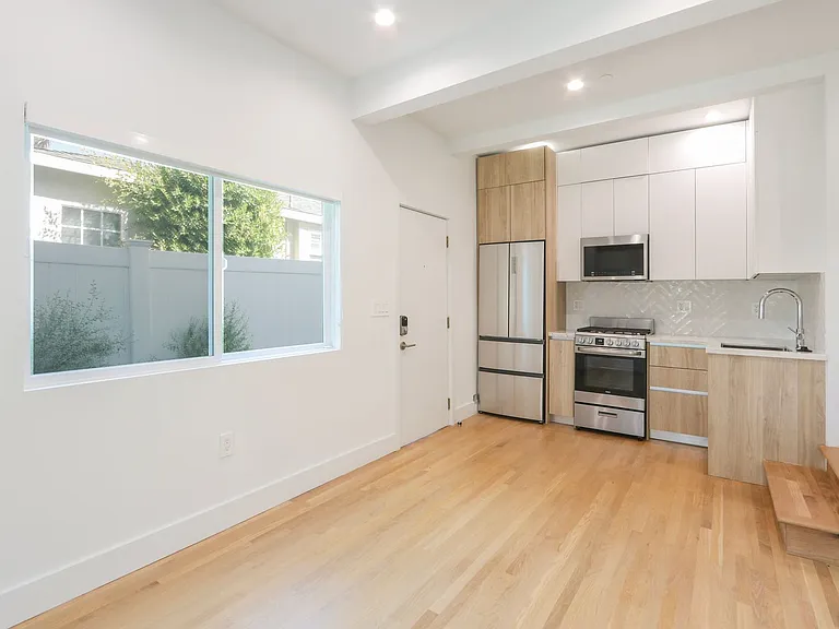 1022 Pacific St — Photo 9