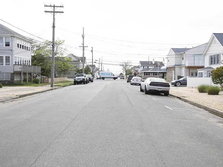 21 Brown Ave — Photo 110