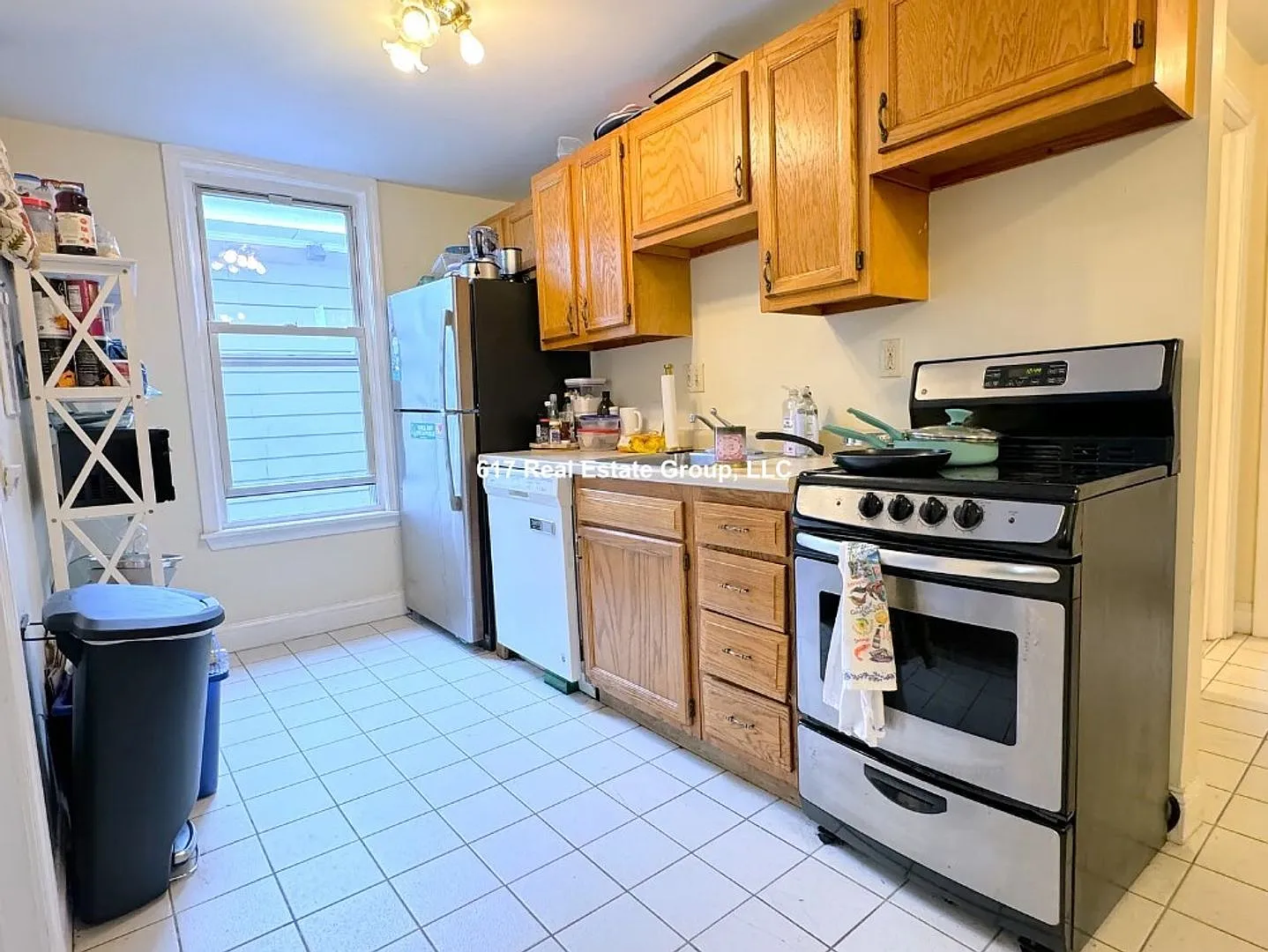 9/1 No Fee! Spacious 4BR/2BA near Coolidge Corner — Photo 3
