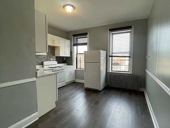 2nd image of 4L Saint Pauls Ave #4L