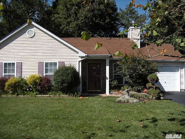 1st image of 17 Segal Ave