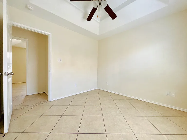 200 W Albatross Ave #A — Photo 10