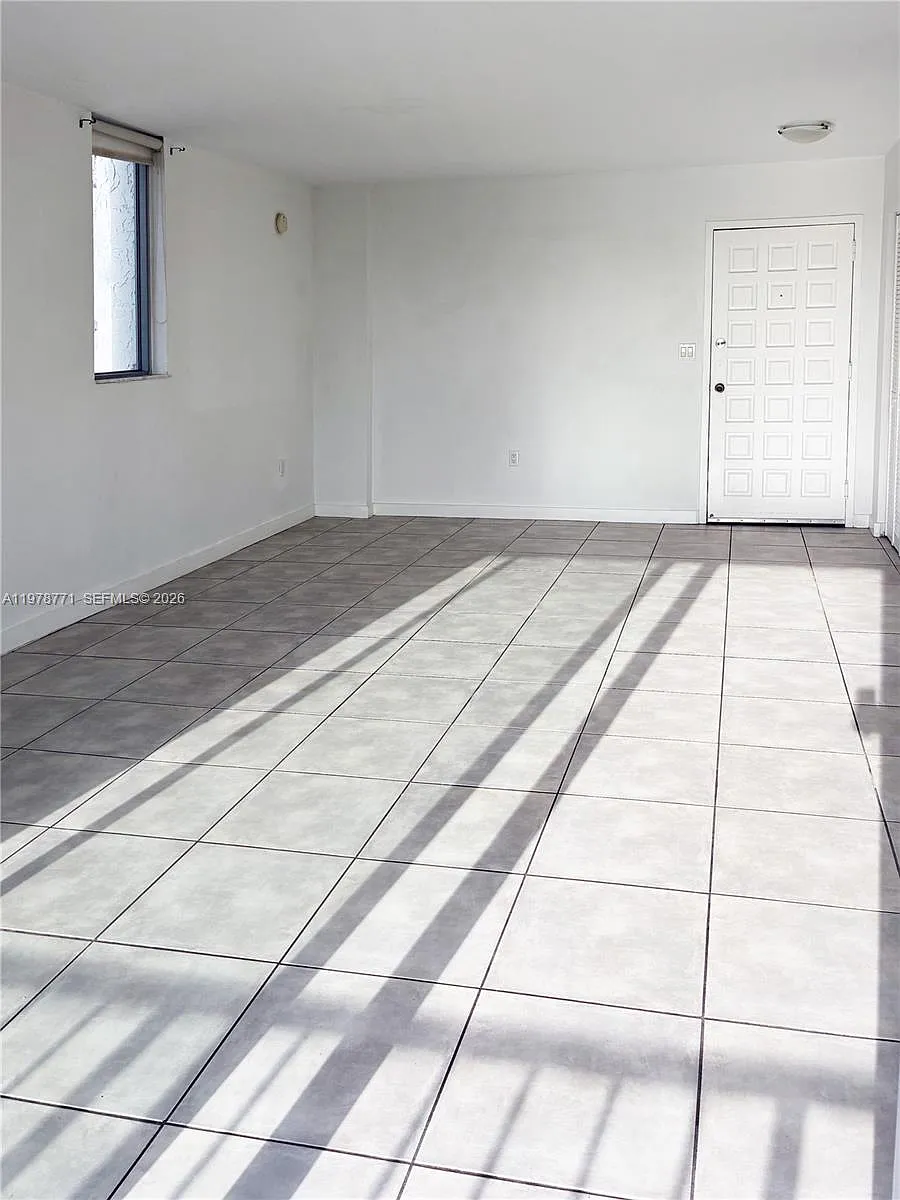 Building Photo - 650 NE 64th St #G309