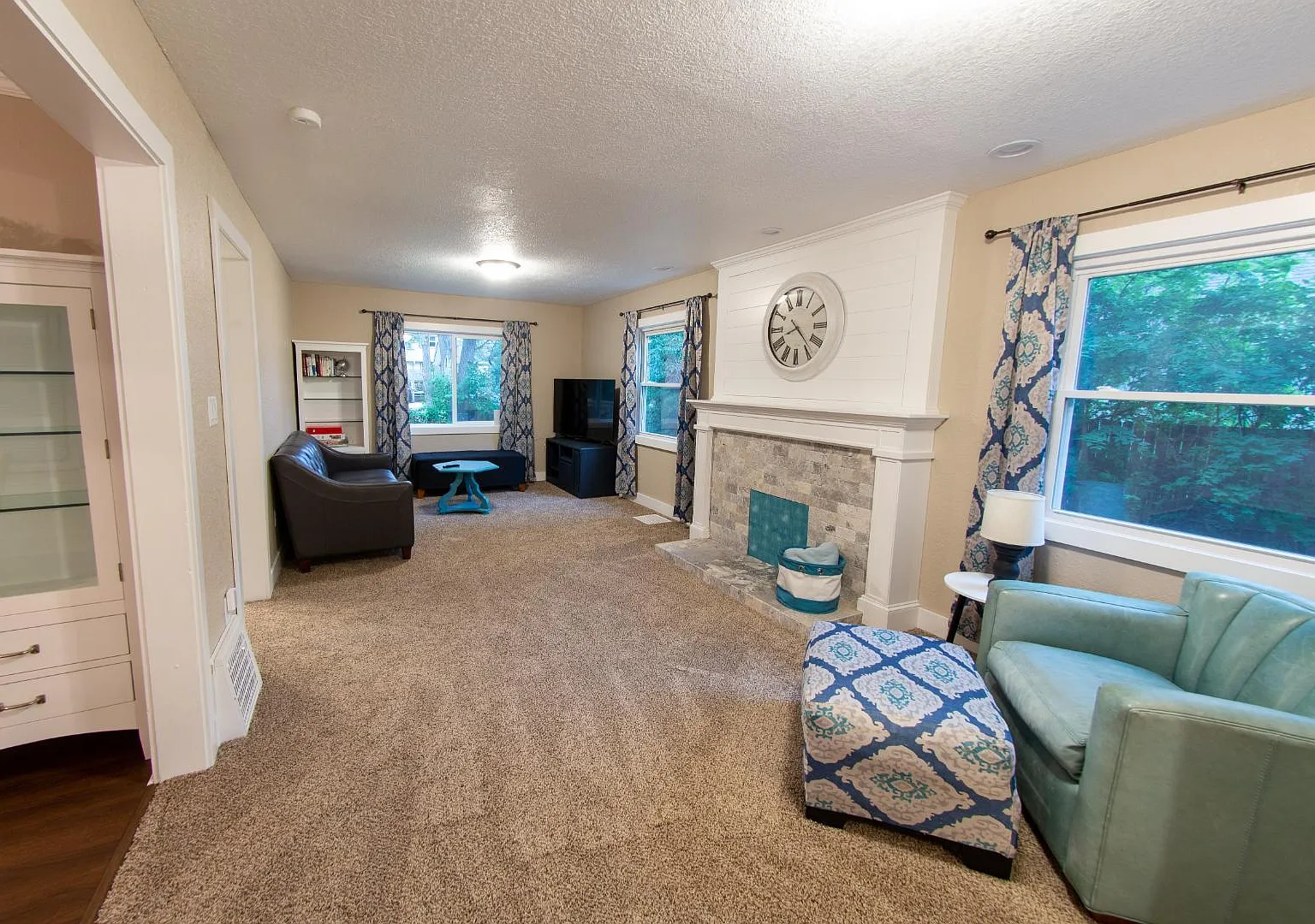 109 S Russell Ave — Photo 4
