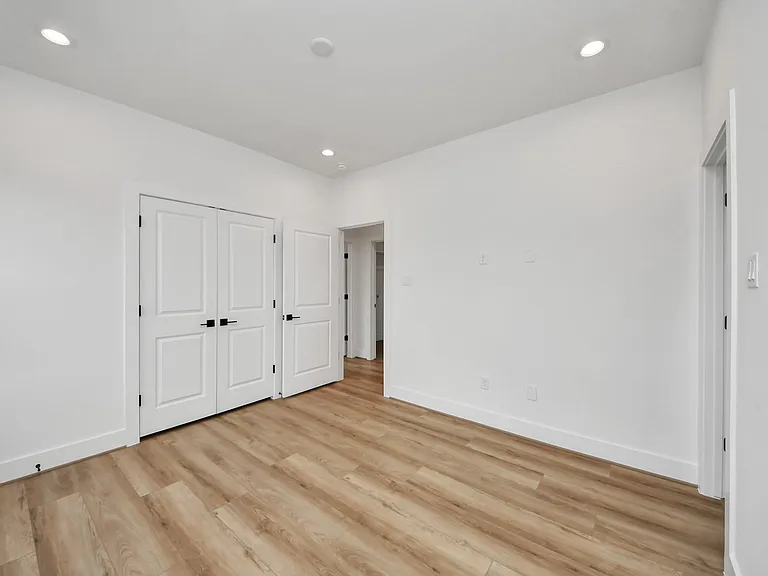 505 Middle St — Photo 35