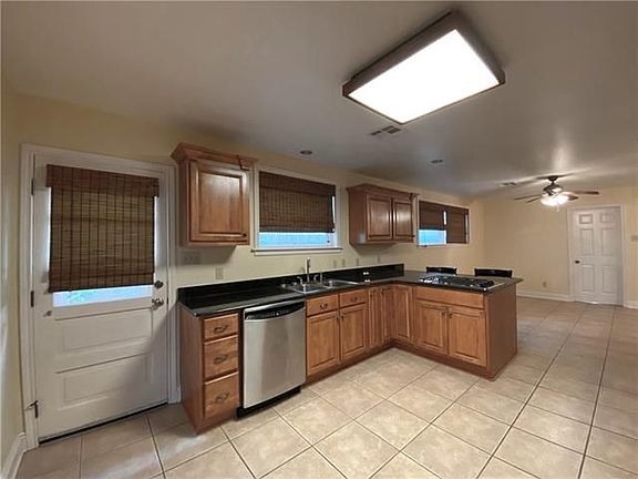 2nd image of 6400 Bellaire Dr
