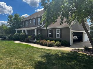 S89W32575 Frosty Meadow Ln, Mukwonago, WI 53149