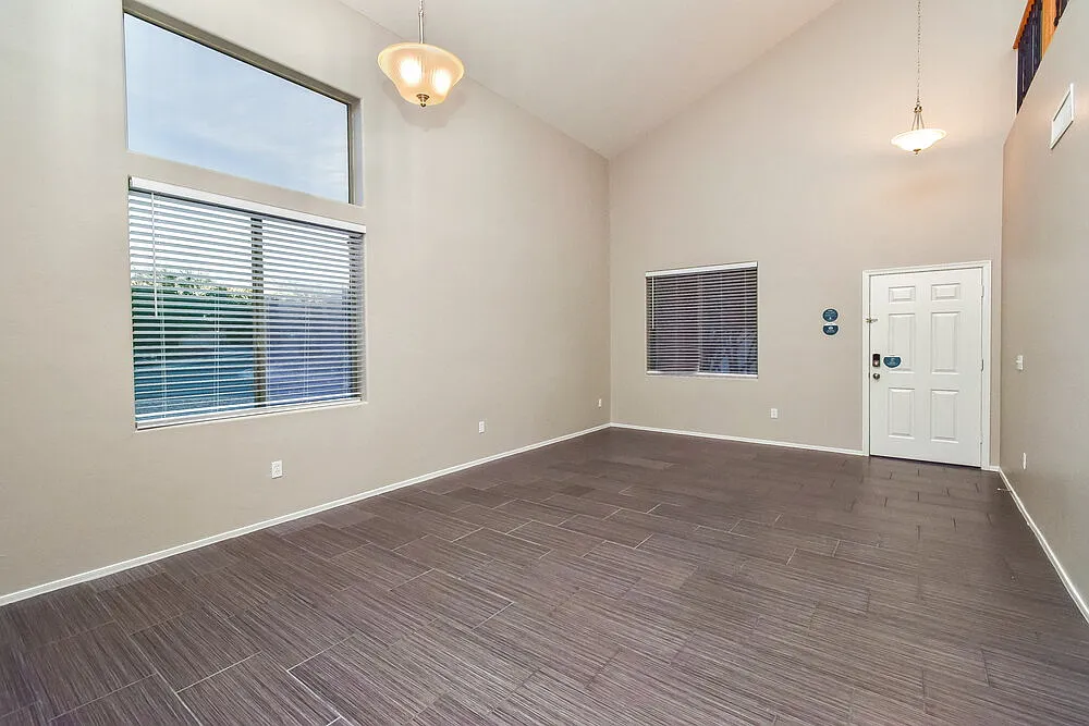 4 bed, 3.0 bath, 2289 sqft, $2,320 — Photo 4