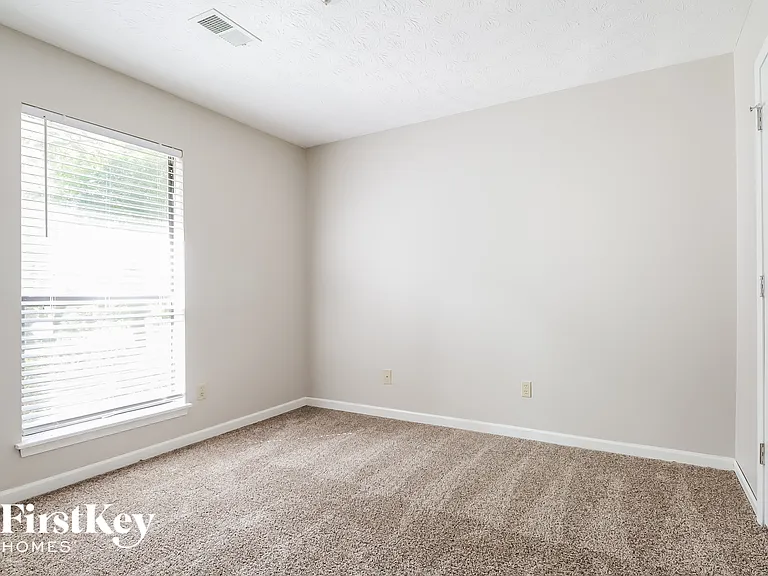 3226 Deshong Dr — Photo 12