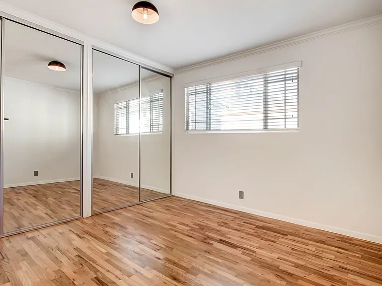 807 5th Street in Santa Monica. Steps to Montana Ave and 5 blocks to the beach! — Photo 13