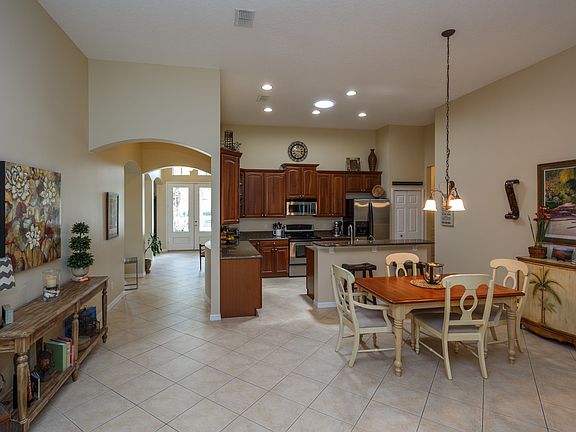 3rd image of 5110 Majestic Woods Pl