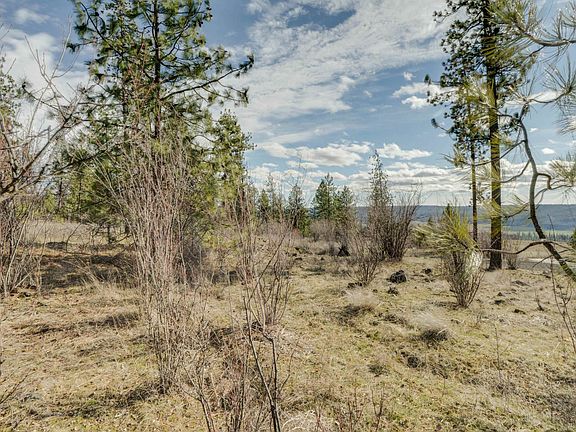 2nd image of 6 Pine Ridge Way