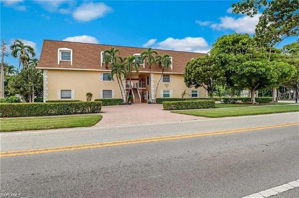 2 bed, 2.5 bath, 1300 sqft, $13,500 — Photo 2