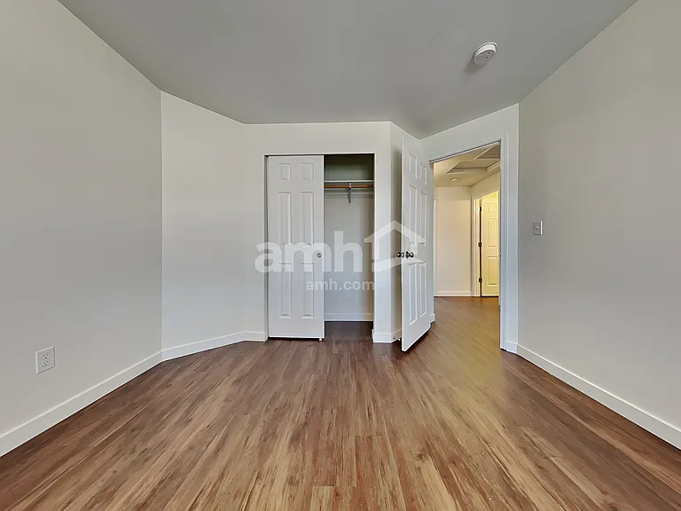 16615 Greenleaf Ave SE — Photo 17