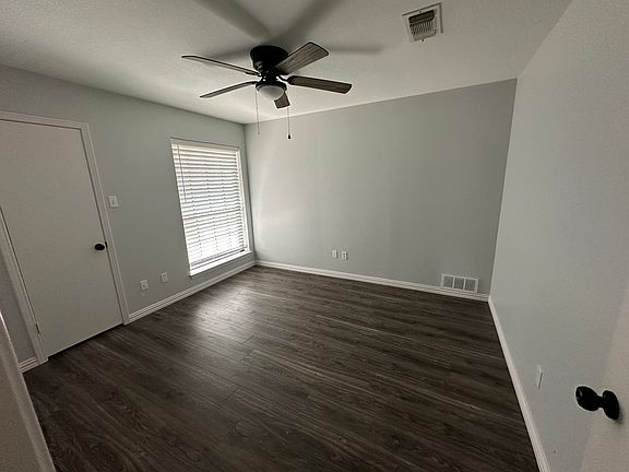 3rd image of 308 Northglen Dr