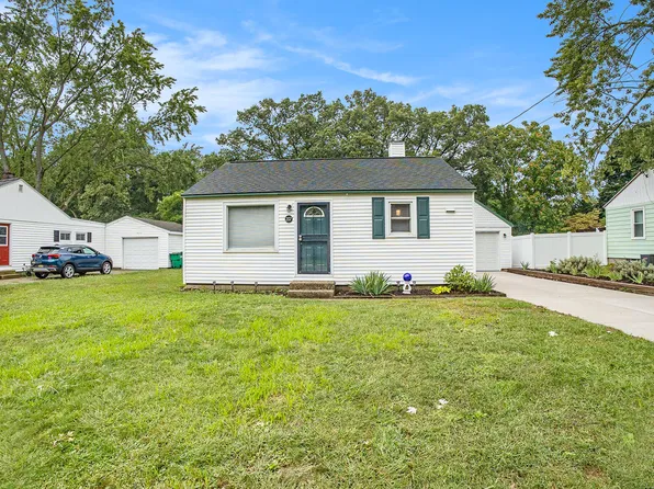 207 S Fruitport Rd, Spring Lake, MI 49456