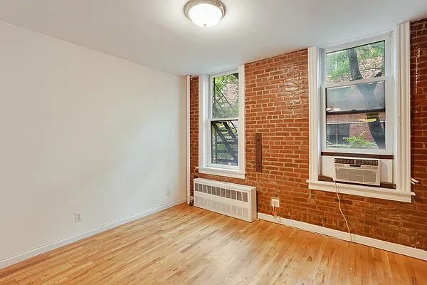 Rented by Oxford Property Group | media 10