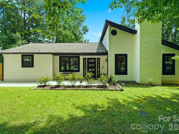 1136 Grace Meadow Dr, Mooresville, NC 28115