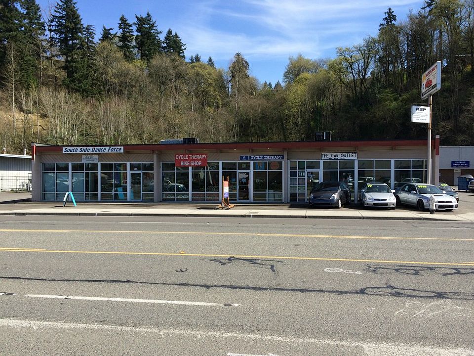 2nd image of 703 Central Ave S
