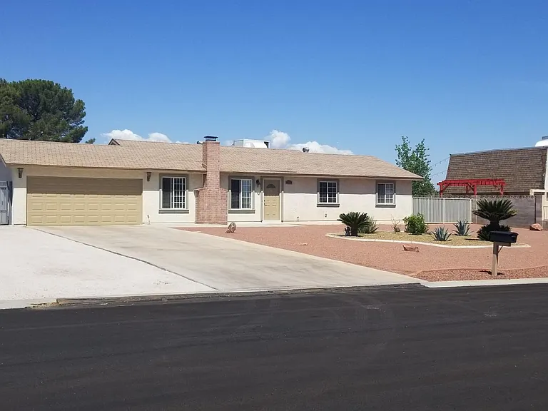 7957 Firethorn Ln — Photo 3