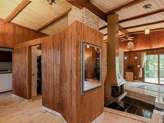 4th image of 210 Hartway Ct