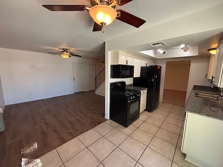 2150 W Hamilton Ave — Photo 5
