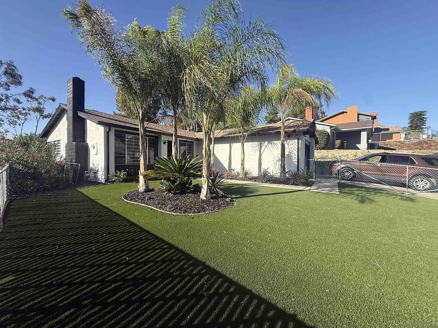 3 bed, 2.0 bath, 1107 sqft, $4,950 — Photo 1