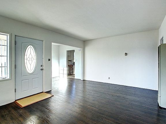 4th image of 11930 Aneta St
