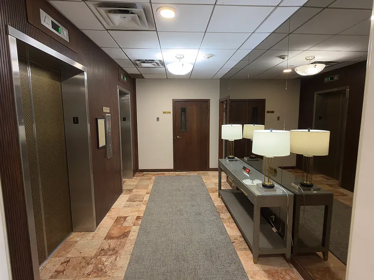 Chelsea Condos — Photo 74