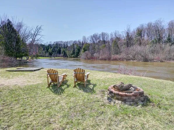 5871 W 12th Rd, Mesick, MI 49668