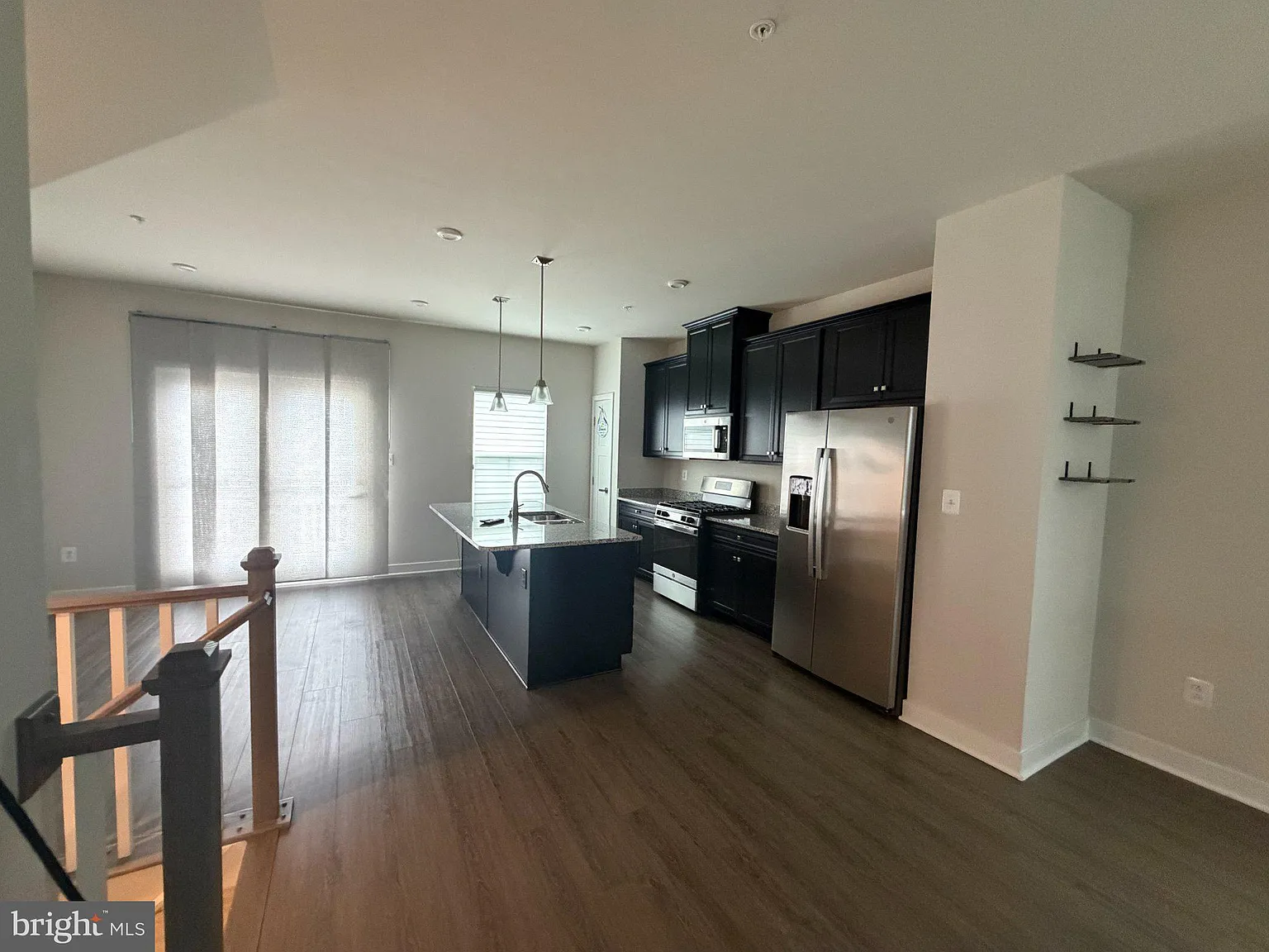 3 bed, 2.5 bath, 1617 sqft, $2,800 — Photo 3