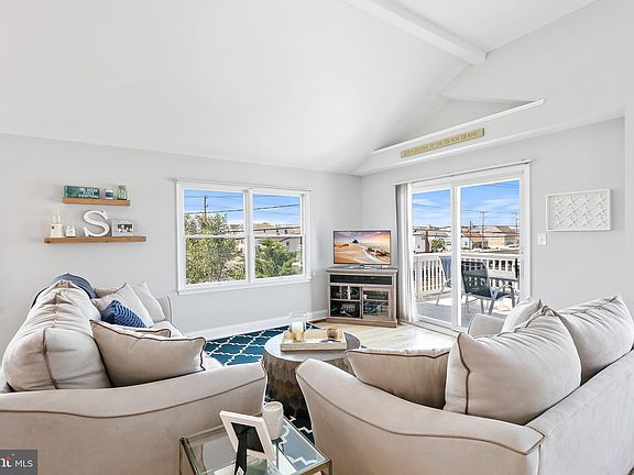 5th image of 2 E Goldsborough Ave