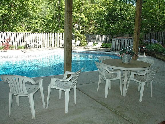 Covered & shaded patio