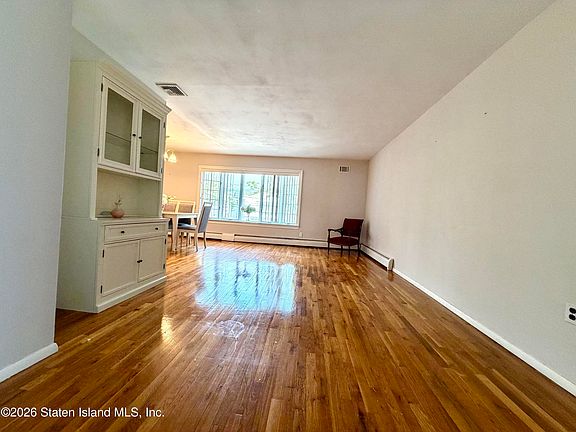 5th image of 10 Twombly Ave