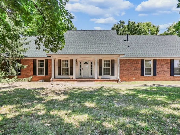 1761 Heritage Dr, Clarksville, TN 37043