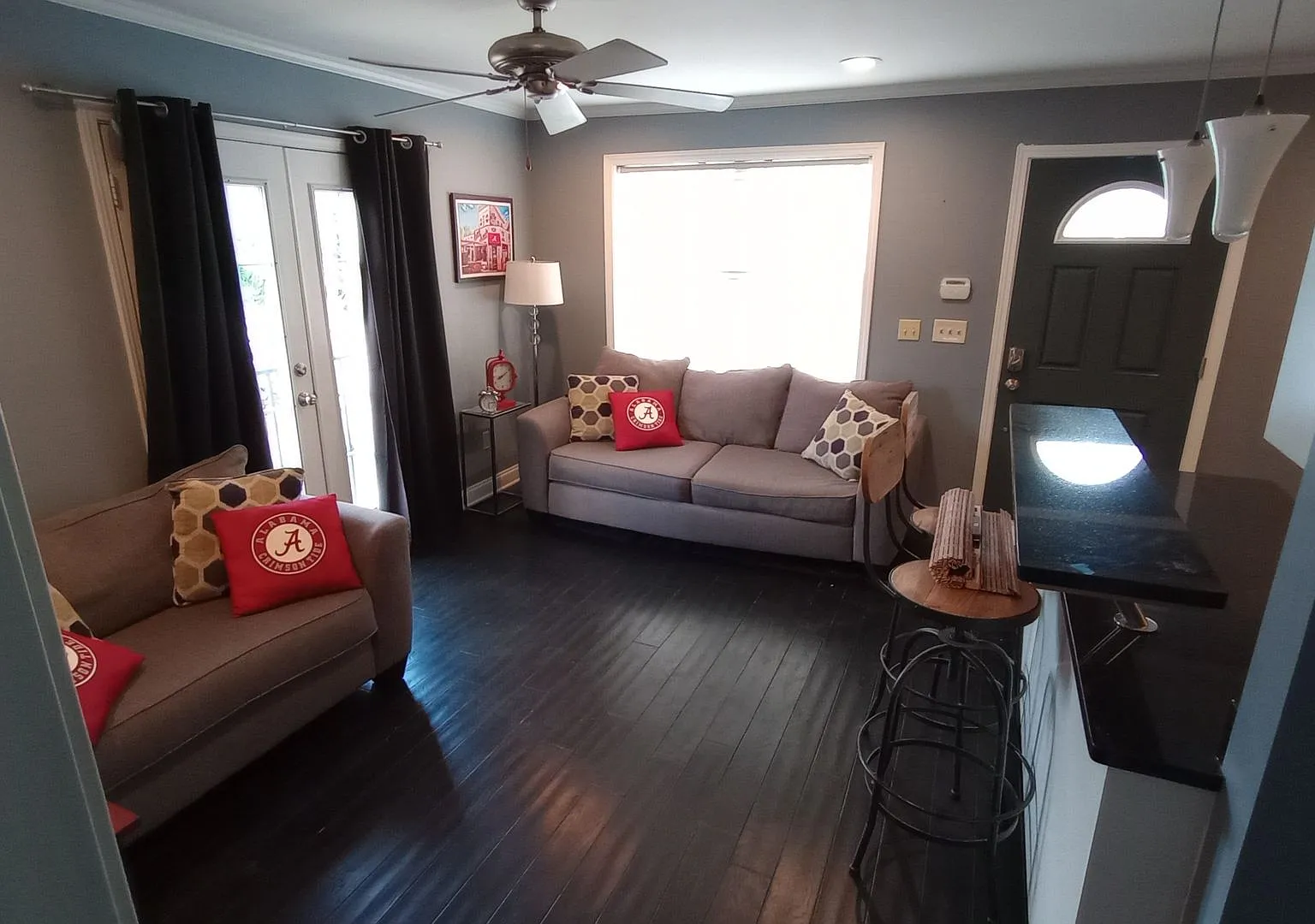 Furnished 1 Bedroom Condo on Campus — Photo 1
