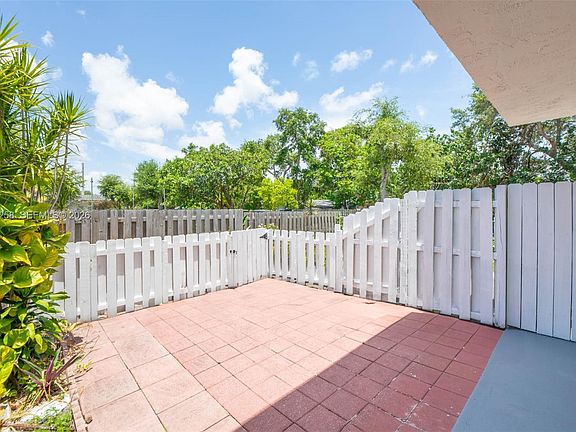 2nd image of 1450 NE 151st St APT 101