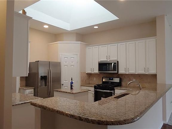 4th image of 10110 Cecile Dr