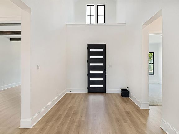 Somerville E foyer