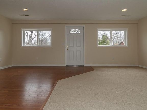 5th image of 1060 Elm Ave