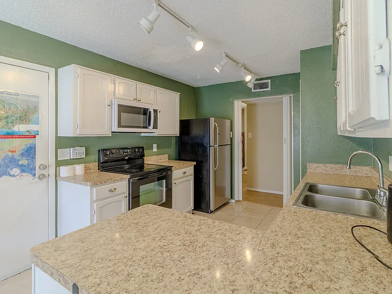 2614 Saint George Dr — Photo 6
